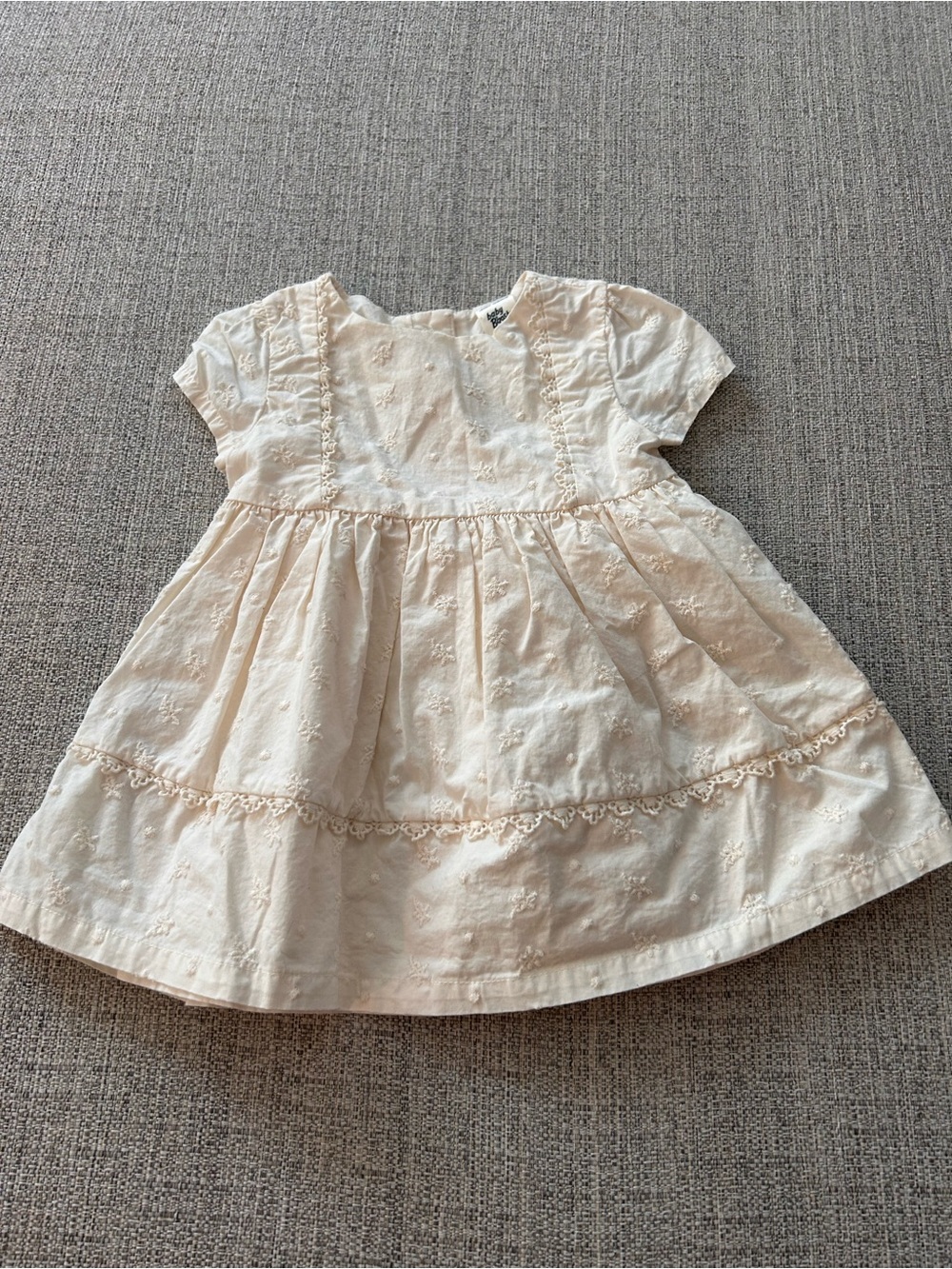 Baby B’gosh Cream Embroidered Girls' Casual Dress. Size 9M